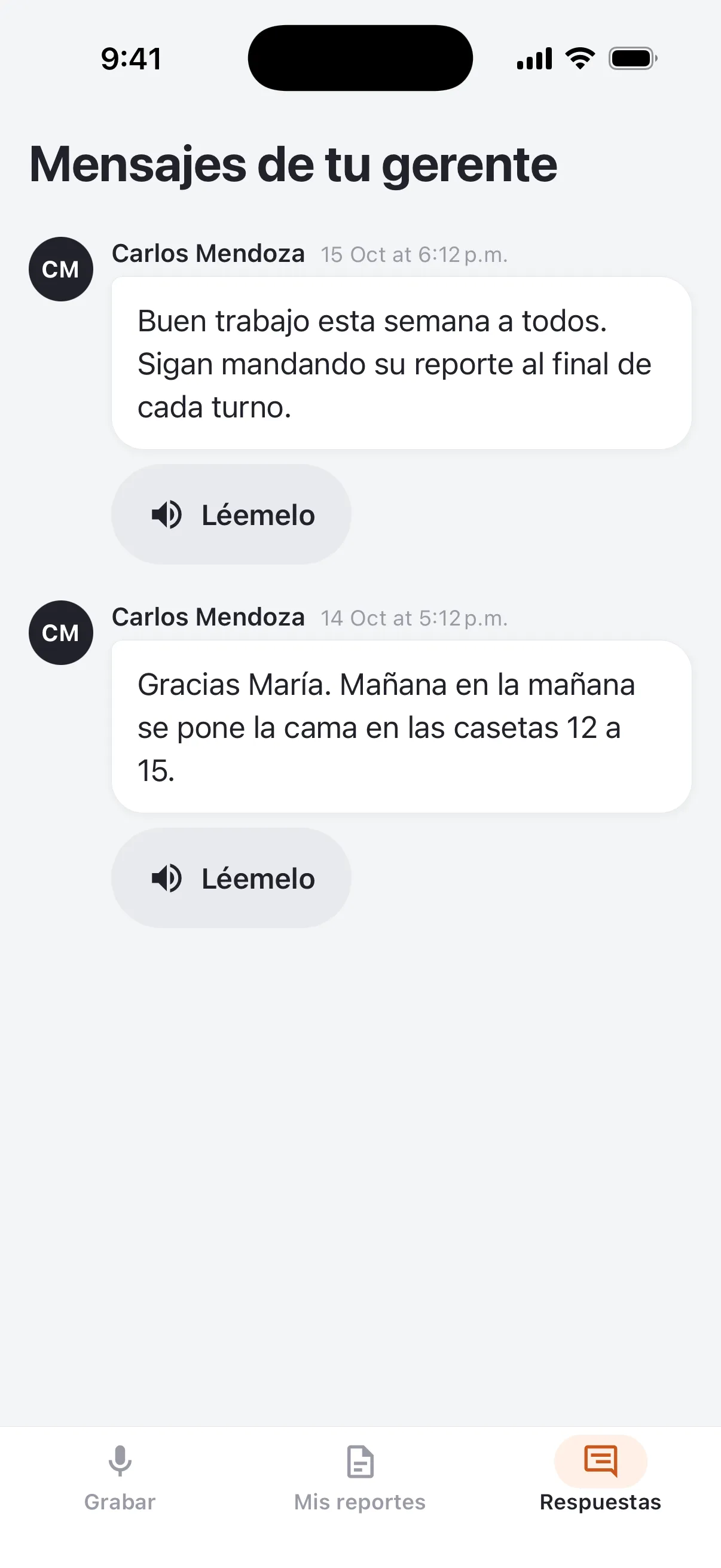 Worker messages screen in Spanish showing the manager’s reply translated, with a button to read it aloud.